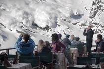 Force Majeure (Turist): An avalanche and its consequences