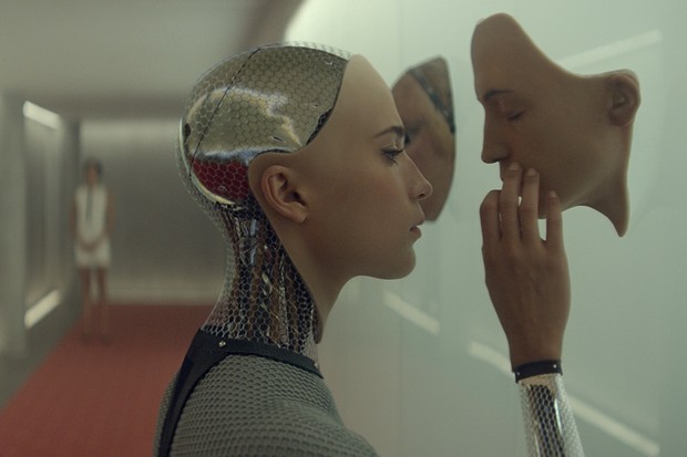 Ex Machina : portrait de l'intelligence artificielle en femme fatale