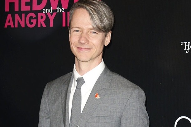 John Cameron Mitchell ultima How to Talk to Girls at Parties