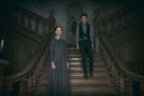 The Lodgers : des jumeaux, une ancienne malédiction et une maison hantée