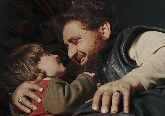 Crítica: Of Fathers and Sons