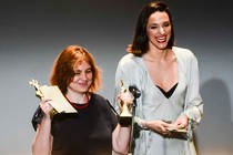 Son of Sofia domine les Greek Iris Awards