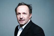 Arnaud Viard gira Je voudrais que quelqu'un m'attende quelque part