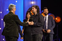 Isaki Lacuesta gana su segunda Concha de Oro con Entre dos aguas