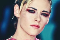 Kristen Stewart joins the British royal family in Spencer
