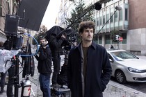 Miki Esparbé starring in the comedy Una vida no tan simple