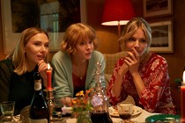 Scarlett Johansson, Sienna Miller y Emily Beecham protagonizan My Mother’s Wedding